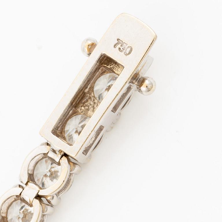 A tennis bracelet in 18K white gold set with round brilliant-cut diamonds total ca 11.50 ct, accompanied by GIA dossier.