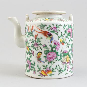 Two teapots with cover, Qing dynasty, late 19th century.