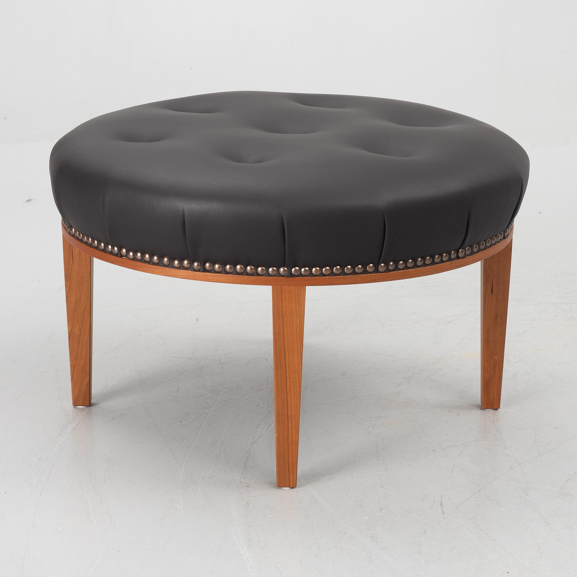 Josef Frank, a model B 647 ottoman, Firma Svenskt Tenn.