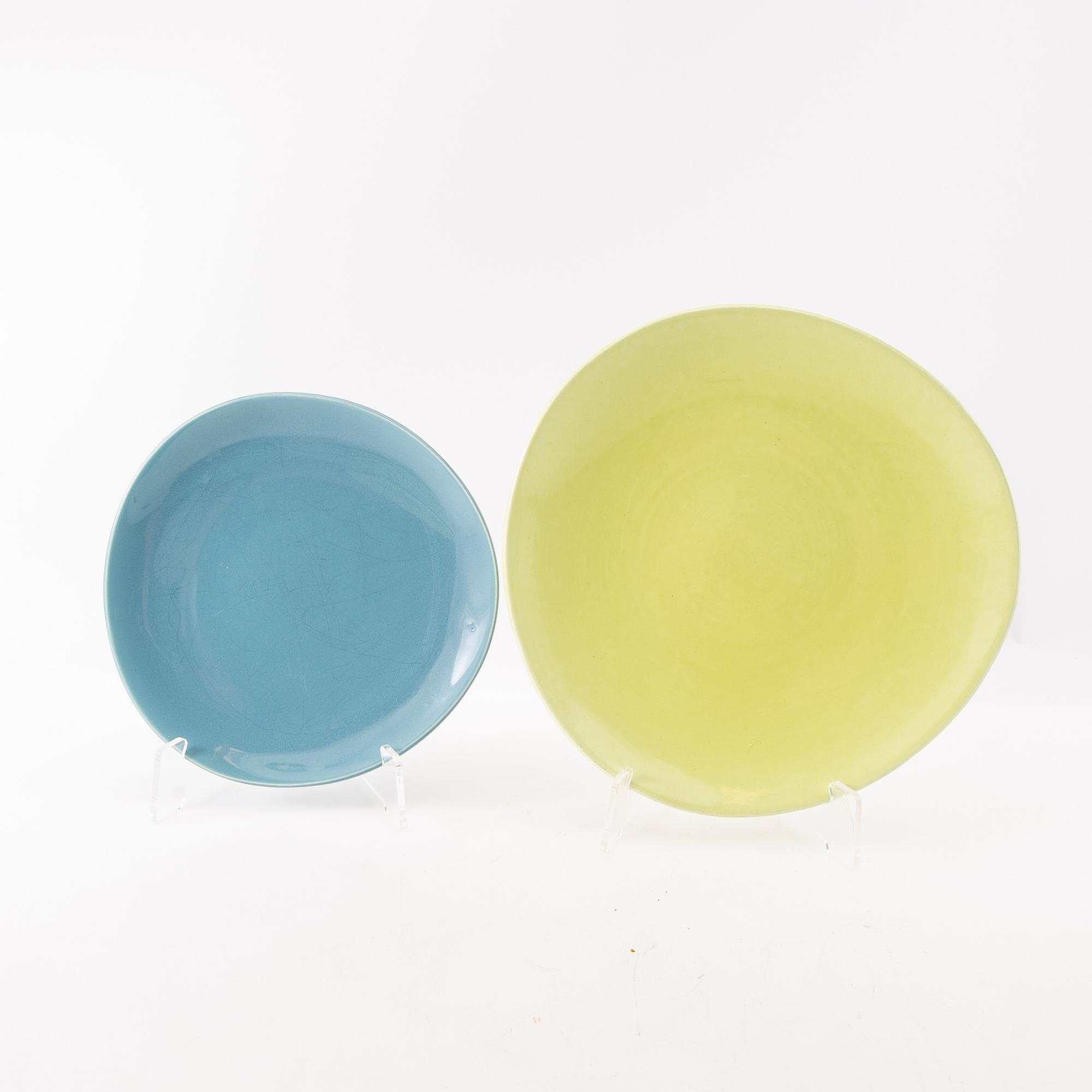 Stig Lindberg, service pieces, 17 pcs, stoneware, "LA", Gustavsberg, as well as baking dishes, 2 pcs, "Weekend", Gustavsberg, 1950s.