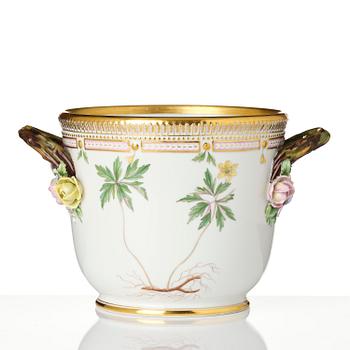 Ytterfoder/Vinkylare, porslin. 'Flora Danica', Royal Copenhagen, Danmark, 1900-tal.