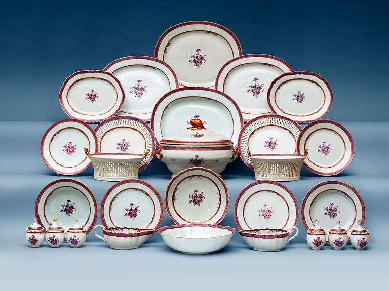 An enamelled dinner service, Qing dynasty, Jiaqing (1796-1820). (125 pieces).