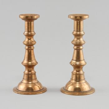 LJUSSTAKAR, ett par, malm, sent 1800-tal.