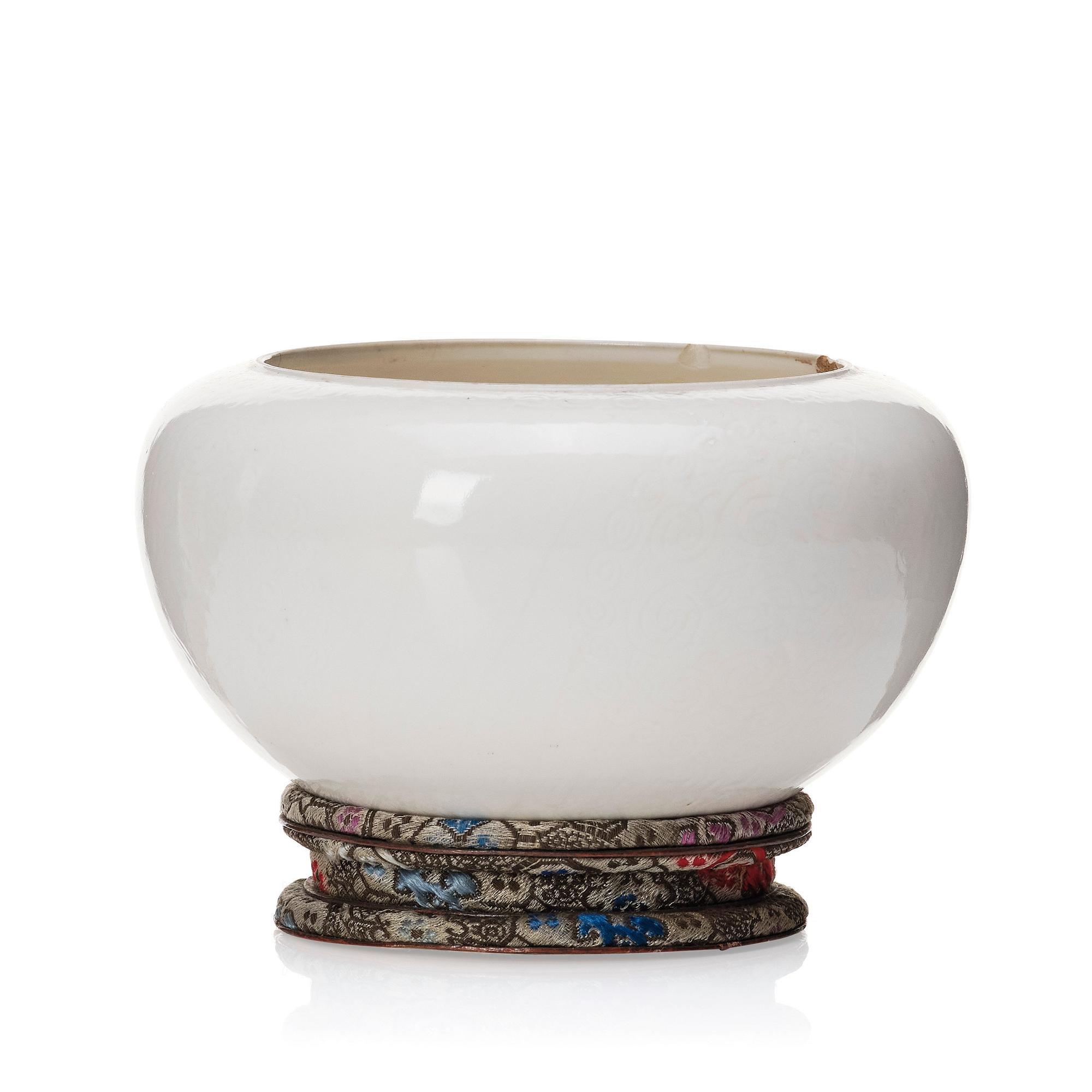 A Chinese blanc de chine censer, Qing dynasty, Kangxi (1662-1722).