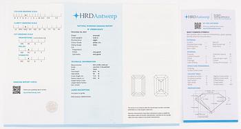 An 18K white gold ring set with three emerald-cut diamonds.