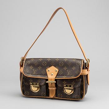 A LOUIS VUITTON "HUDSON" BAG,