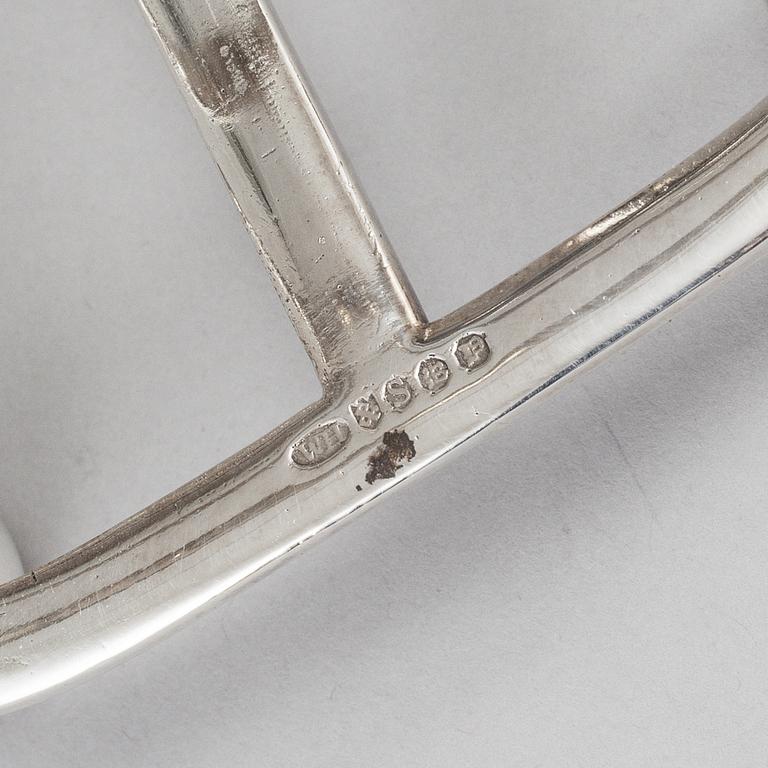 An English 20th century silver-plated toast rack, marked WH.