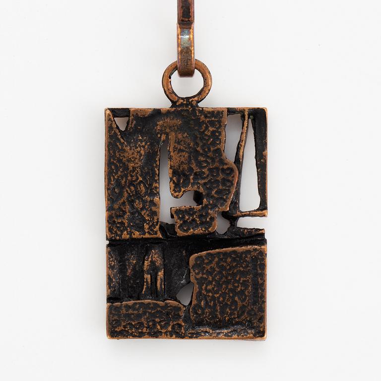 Jorma Laine, pendant with chain in bronze.