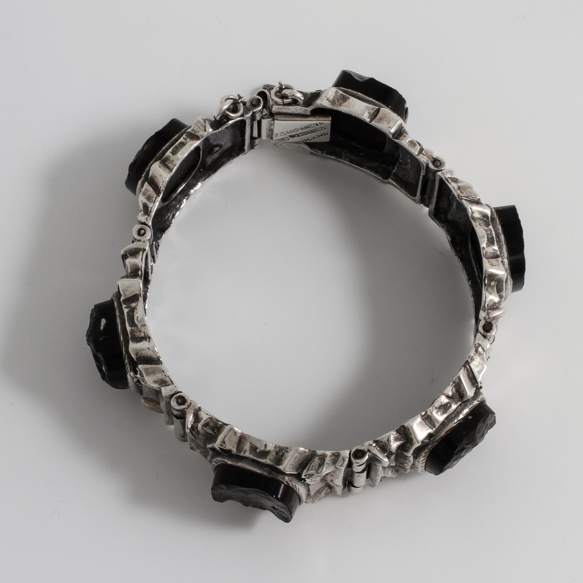 PENTTI SARPANEVA, Turku, 1973, a obsidian bracelet.