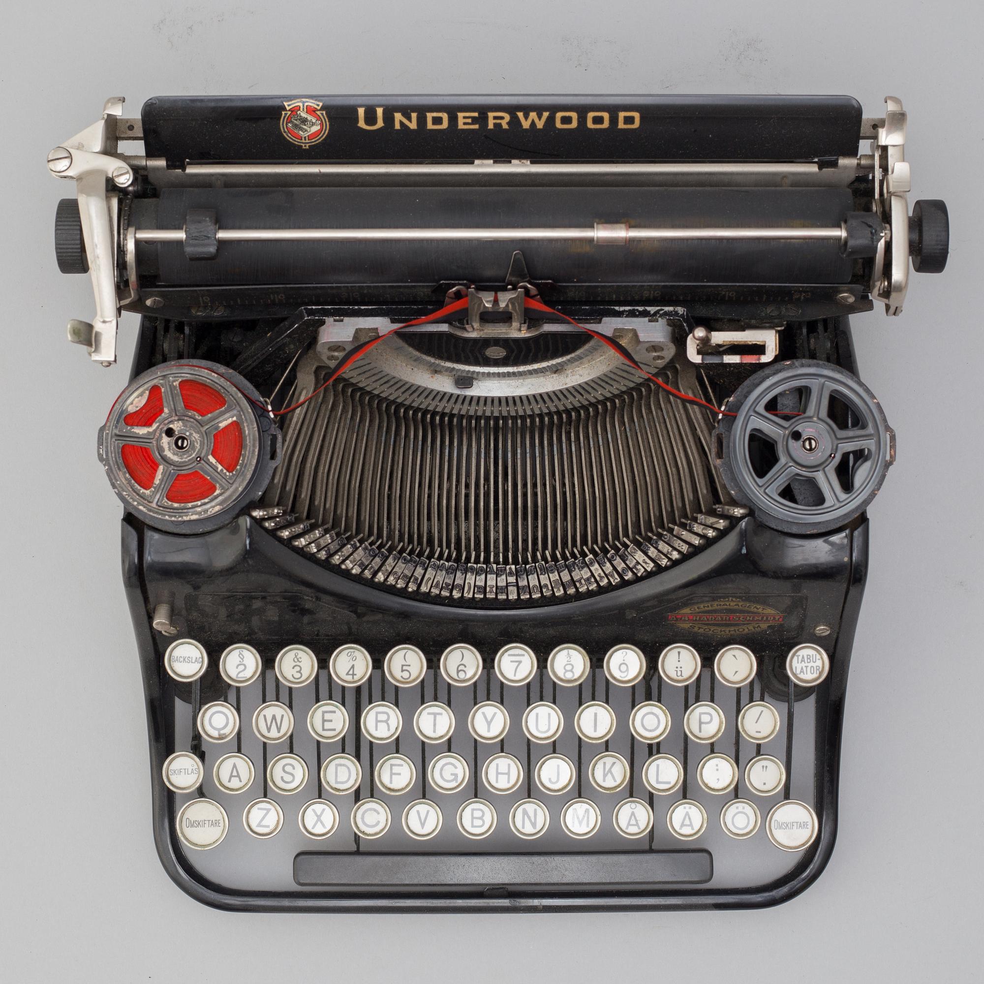 A early 20th century Underwood typewriter.