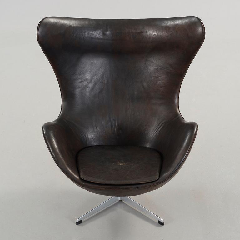 Arne Jacobsen, a black leather 'Egg' chair, Fritz Hansen, Denmark 1963.