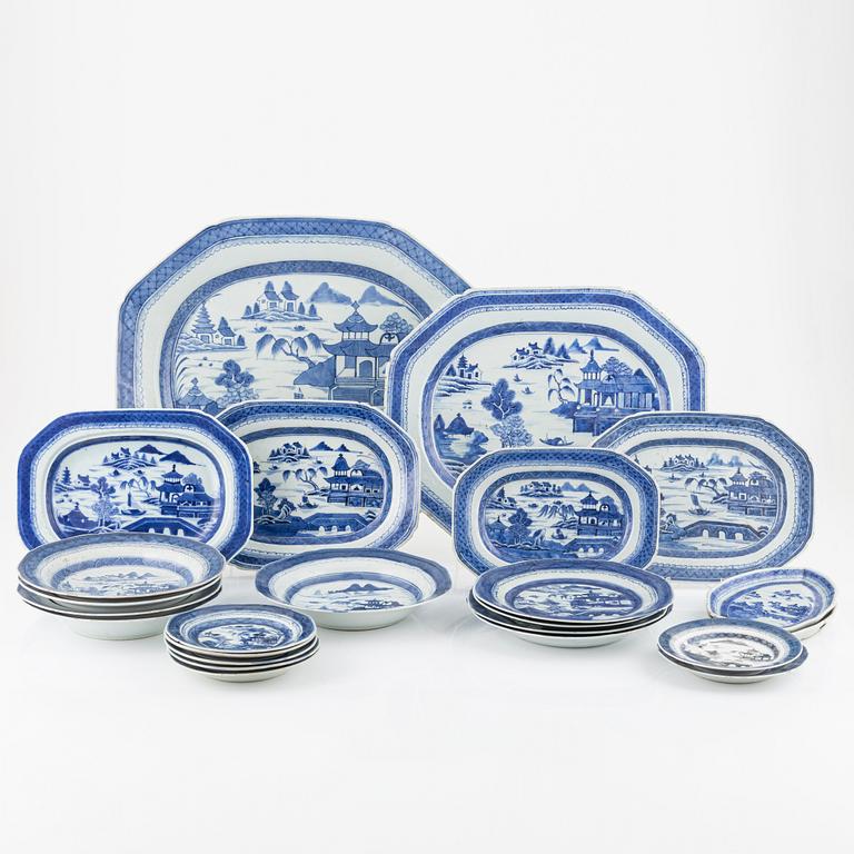 A Chinese blue and white service, 22 parts, Qing dynasty, 19th century.