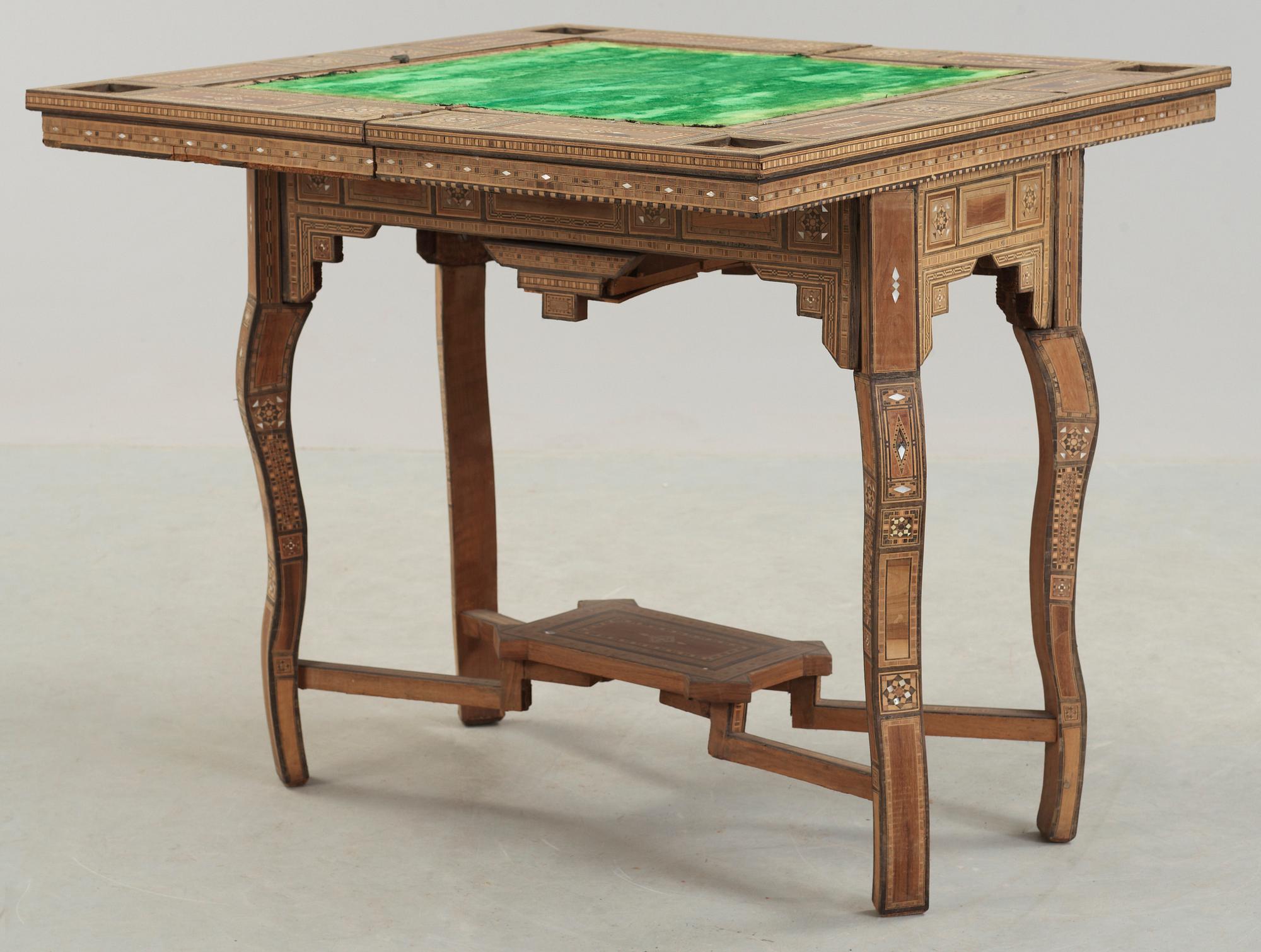 SPELBORD, orientaliskt, 1900-talets första del.