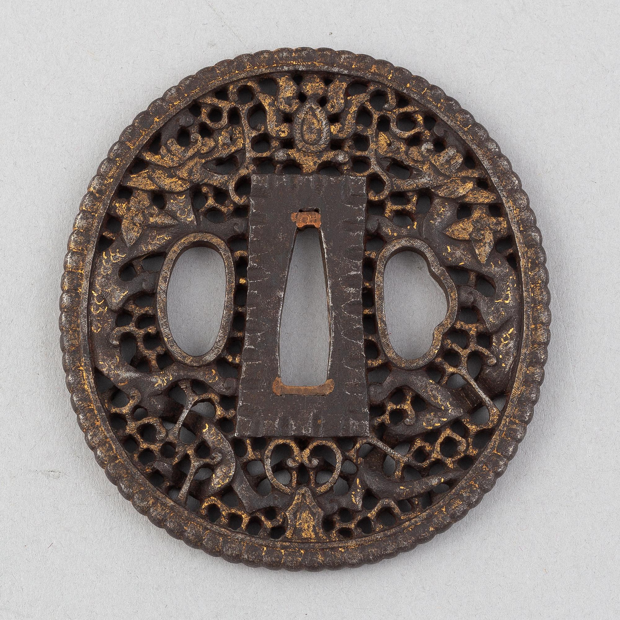 Tsuba, tre stycken, mumei, Japan 1800-tal.