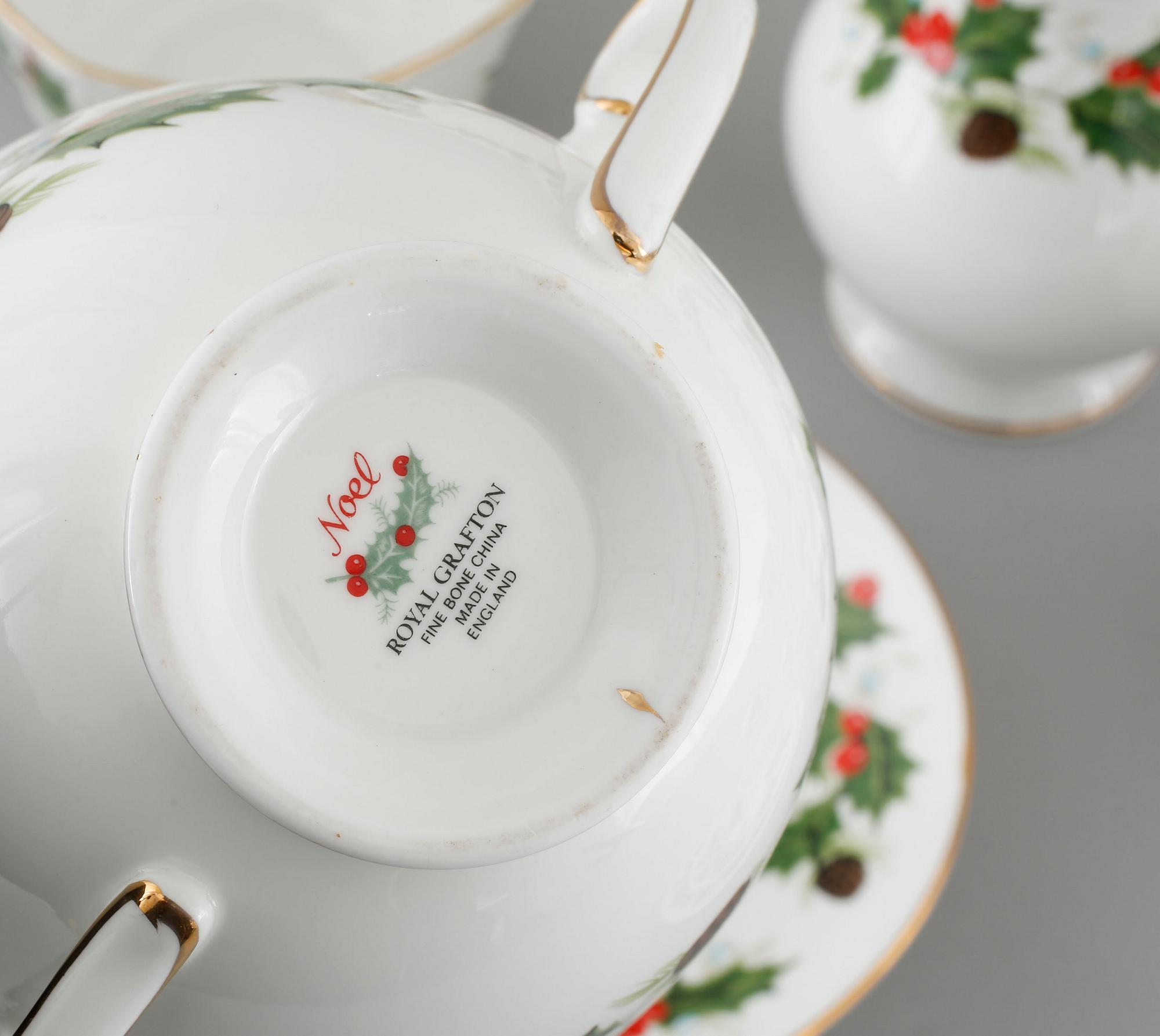 An English christmas china set of 55 pcs, 'Noel' by Royal