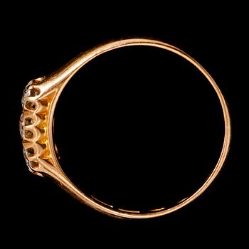 RING, 18 k guld, 3 briljantslipade diamanter totalt ca 0.70 ct, svenska stämplar. Total vikt ca 5 gram.