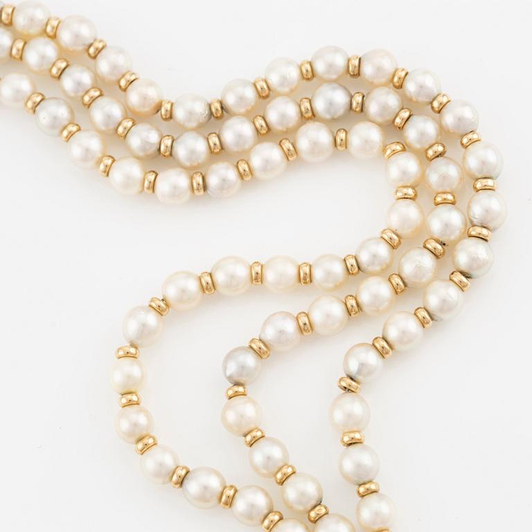 Necklace with cultured pearls, 14K gold clasp with opal and round brilliant-cut diamonds.