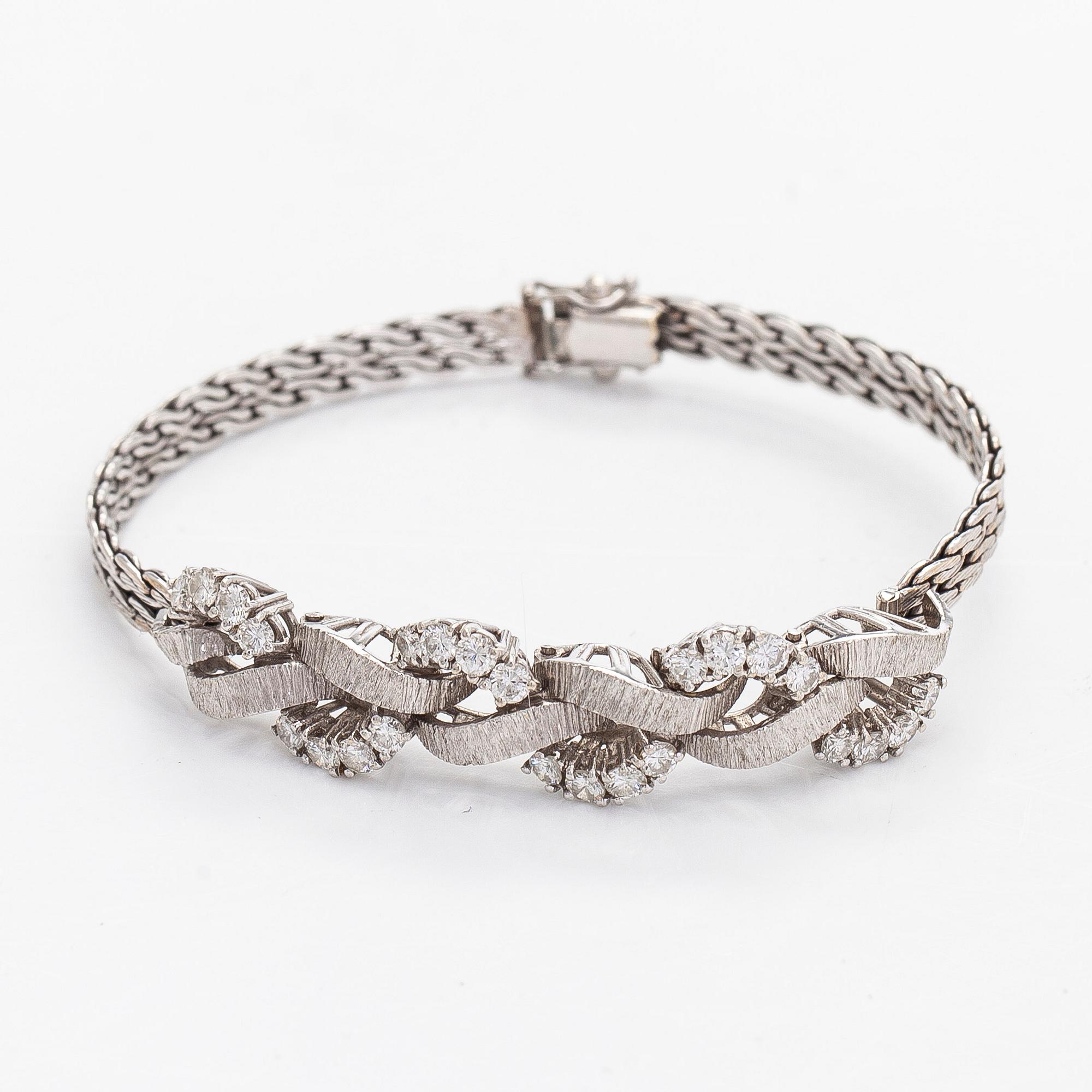 Bracelet, brilliant cut diamonds, 18K white gold.