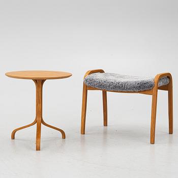 Yngve Ekström, A pair of armchairs, a footstool, “Lamino”, and a side table, Swedese, 2000s.