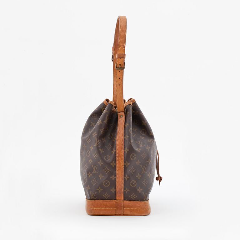 LOUIS VUITTON, a Monogram canvas "Noé" shoulder bag.