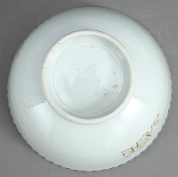SKÅL samt FAT, med förgyllt monogram NH, Kina, 1700-tal.
