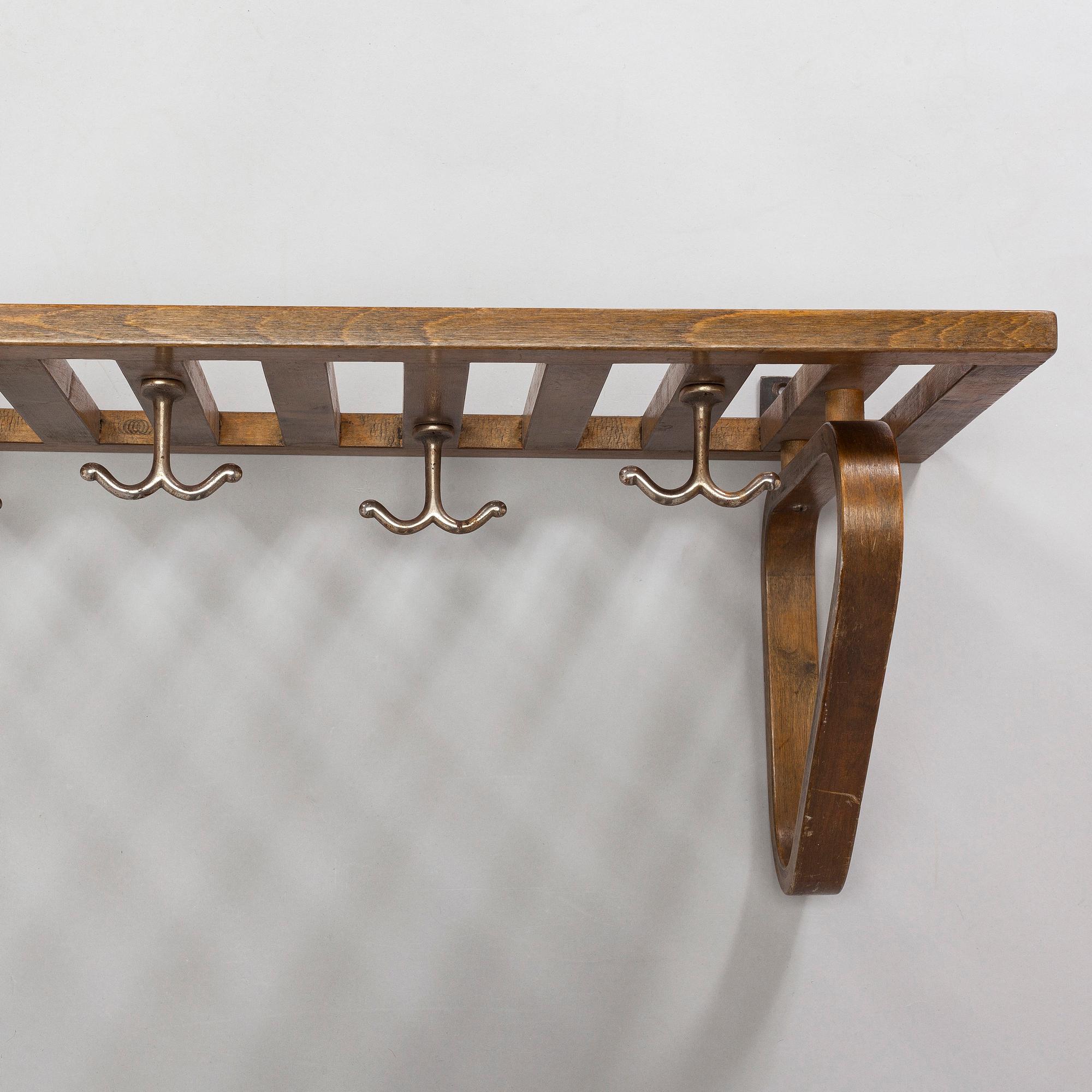 Alvar Aalto, hatthylla/ klädhängare, modell 113, O.Y. Huonekalu-ja Rakennustyötehdas A.B. 1930/1940-tal.