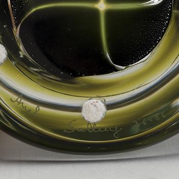 An Ingeborg Lundin ariel vase 'Faces', Orrefors, Sweden 1986.