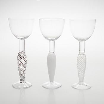 Brita Flander, Glas på fot, 11 st, ur serierna "Naiset" och "Veljekset" för Marimekko, JL-Lasi, Riihimäki 1990-2000-tal.