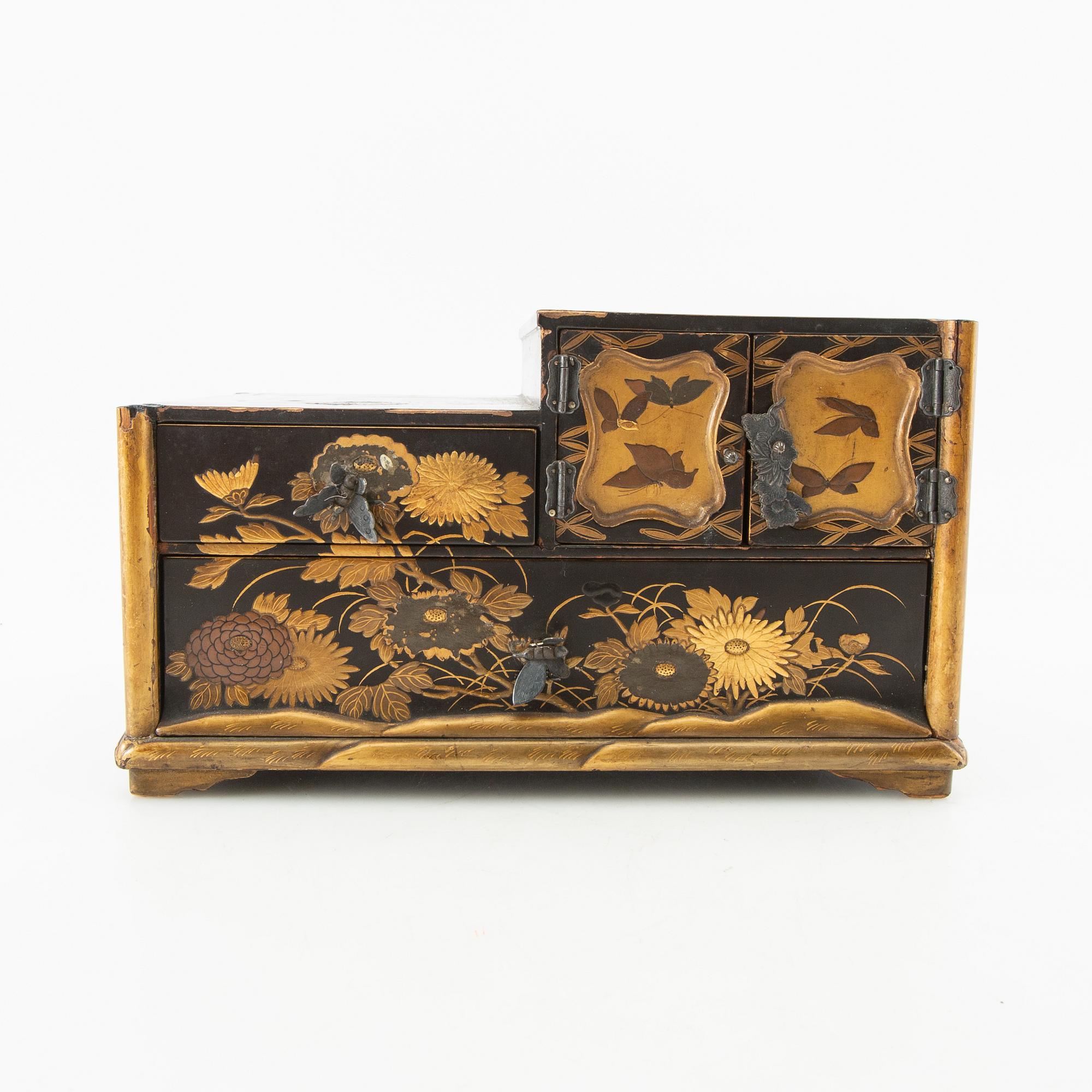 Miniature chest of drawers Japan first half of the 20th century.