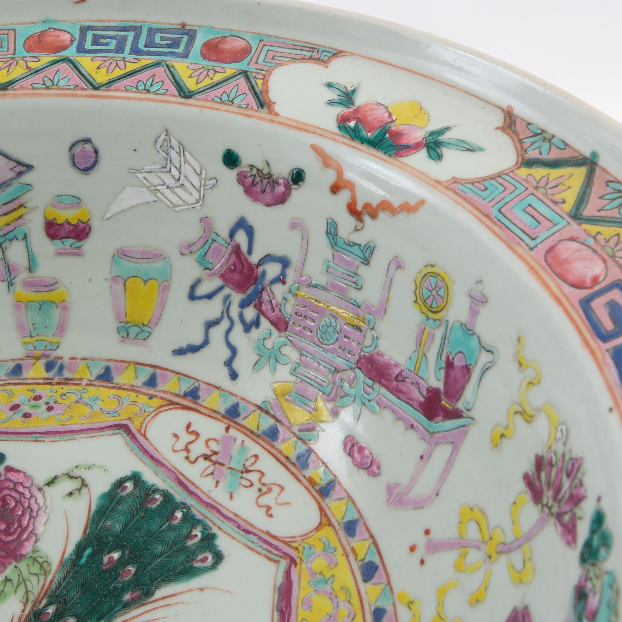 Wash basin China 20th century porcelain.