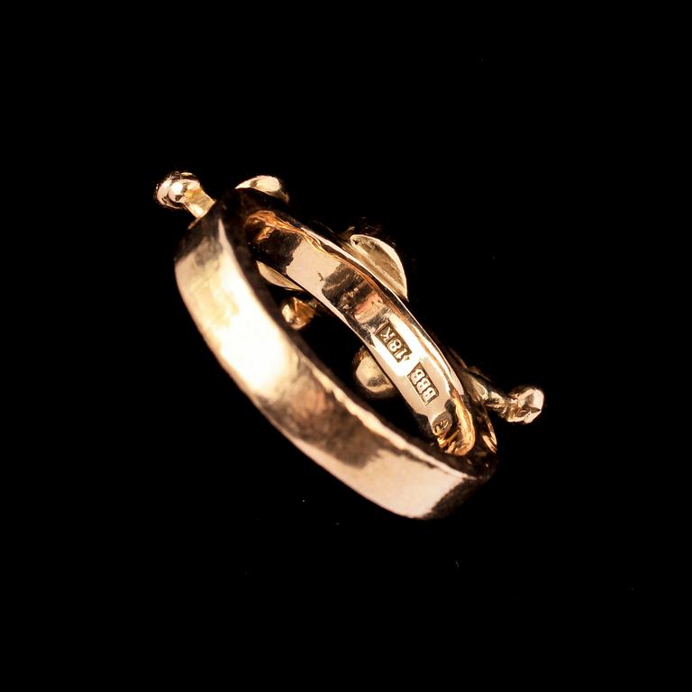 RING, 18 k guld med 2 st briljantslipade diamanter, blå topas, akvamarin samt svart pärla, Berndt Böhme, Göteborg. 9 gr.