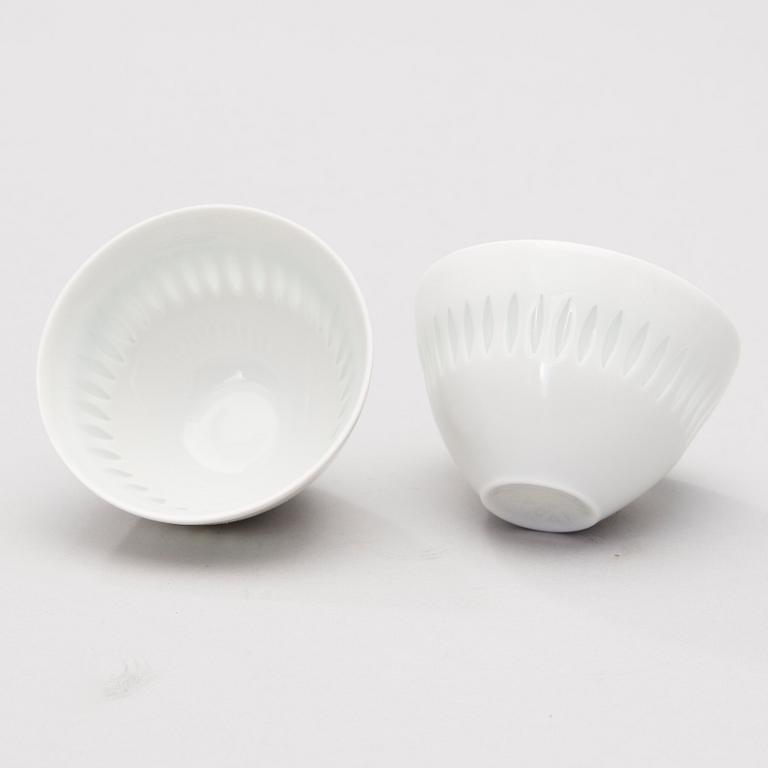 A 40-piece set of tableware in porcelain, signed F.H.Kj. Finland Arabia.