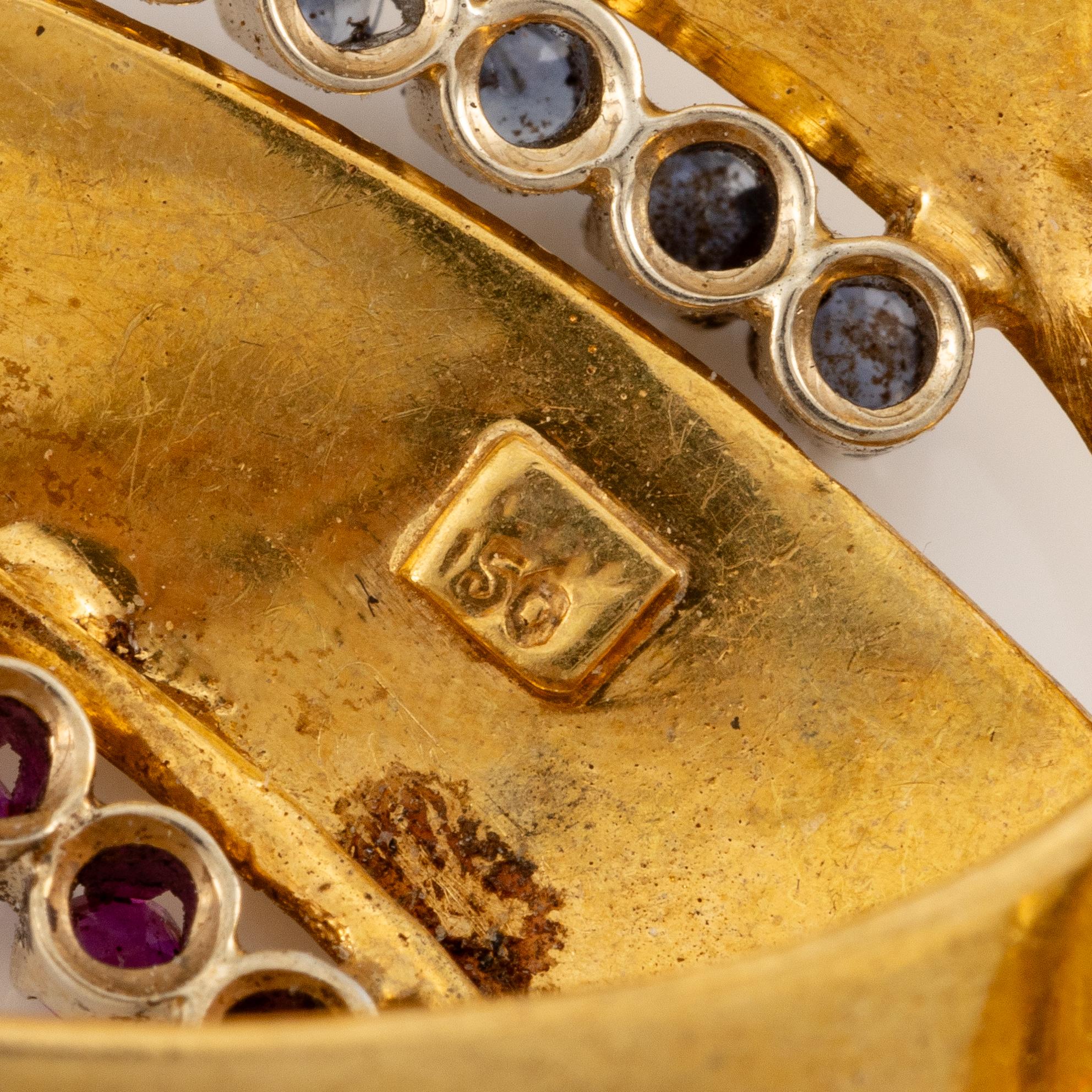 Brosch, 18K guld med rubiner och safirer.