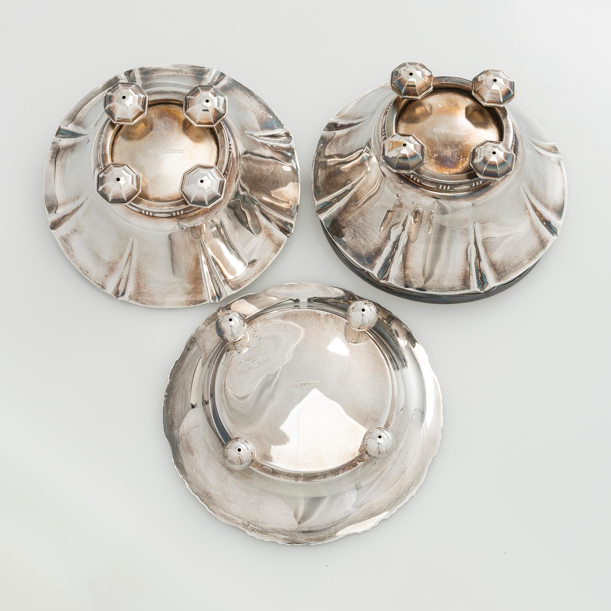 Maljoja, 3 kpl., hopeaa, Suomen Kultaseppä oy, Turku 1951 ja 1954.