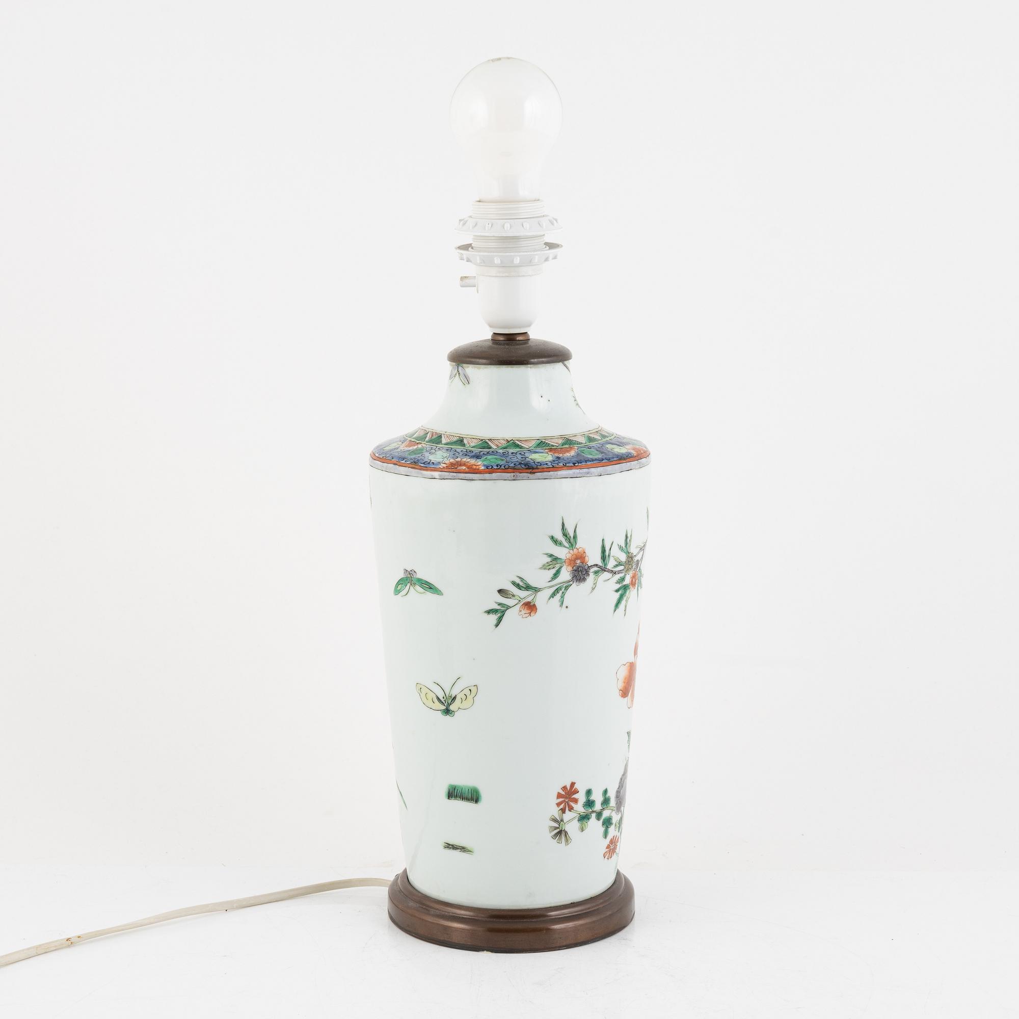 Bordslampa, porslin, Kina, 1900-tal.