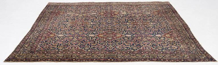 Matta, antik Kirman Laver,  Södra Persien, ca 330 x 278 cm.