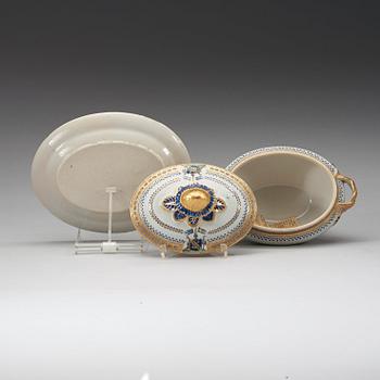 SMÖRTERRIN med LOCK och FAT, kompaniporslin. Qing dynastin, Jiaqing (1792-1820).