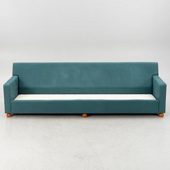 Josef Frank, a model 3031 sofa, Firma Svenskt Tenn, 2020.