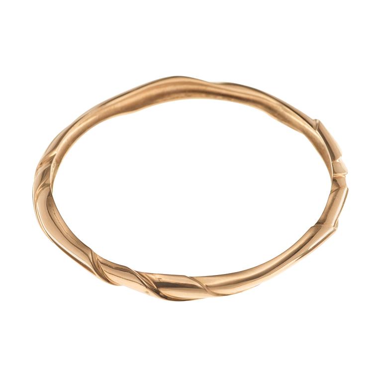 A Ole Kortzau 18k gold bangle, Georg Jensen, Copenhagen 1945-77.