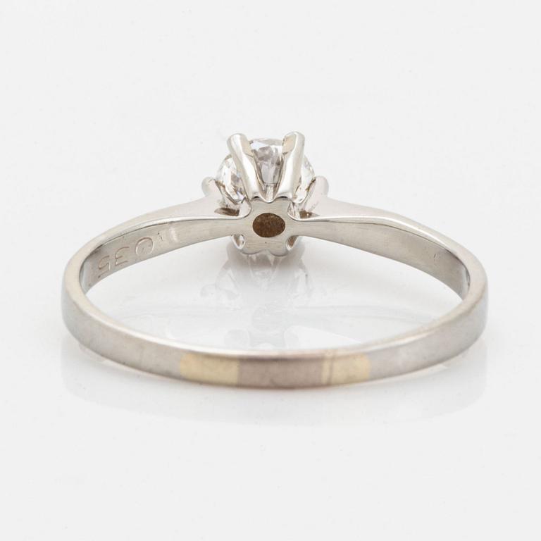 Brilliant-cut diamond ring.