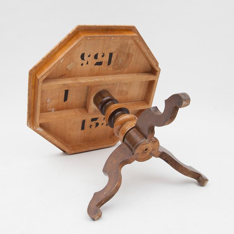 BORD, Italien 1800-talets mitt.