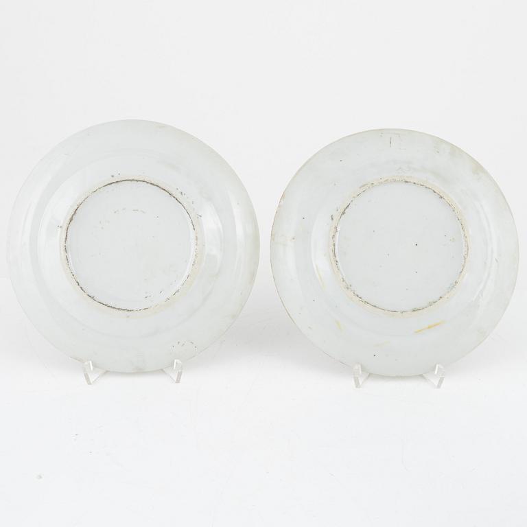 A set of two porcelain plates and dish from Kanton, China, early 20th century.