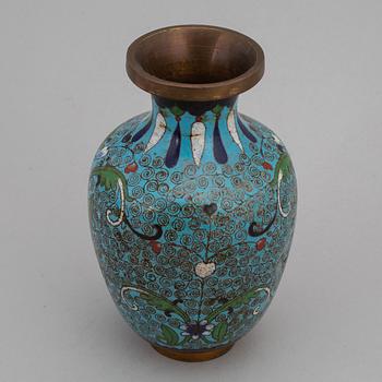 VAS, cloisonne. Qingdynastin.