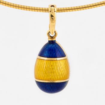 An 18K enamelled Fabergé pendant.