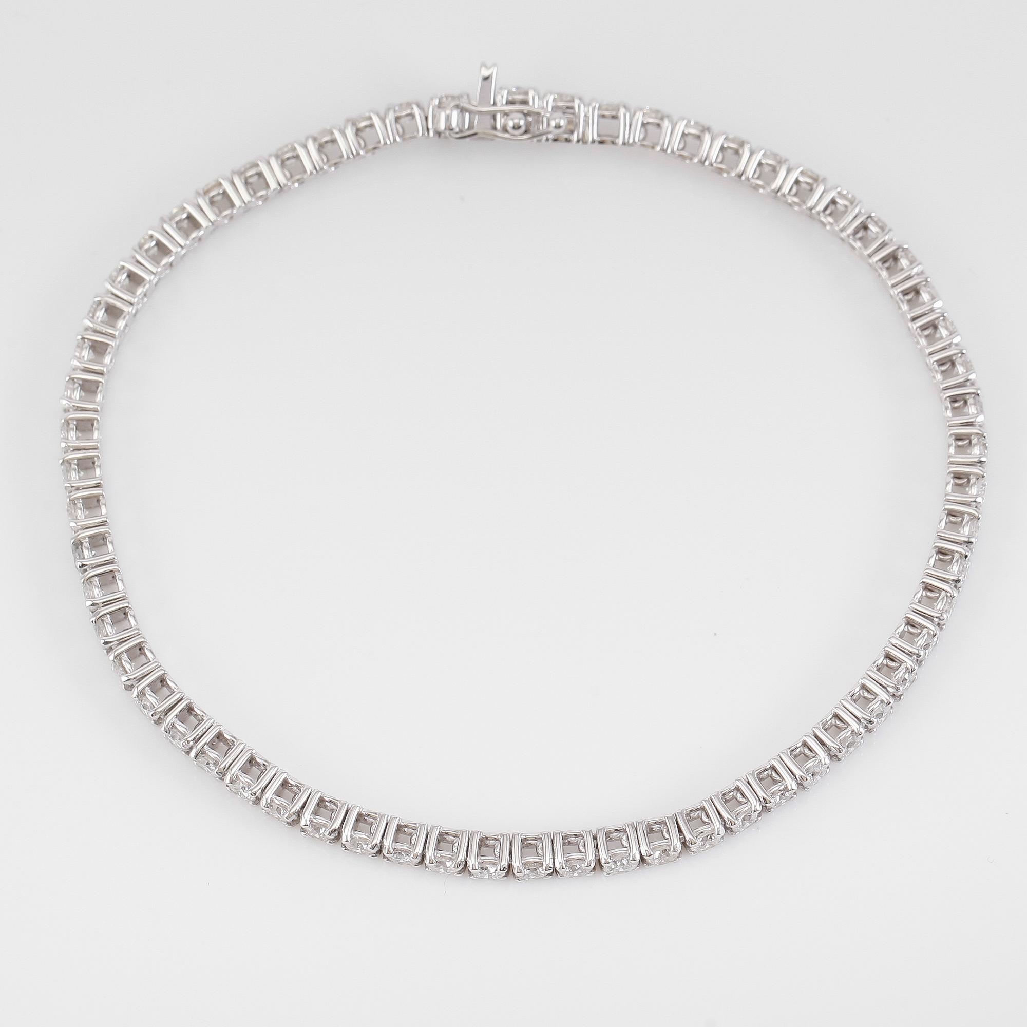ARMBAND, 18K vitguld och diamanter tot ca 3.45 ct.