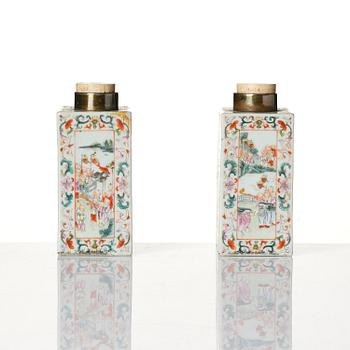 A rare pair of '100 boys' tea caddies, Qing dynasty, 18th/19th century.