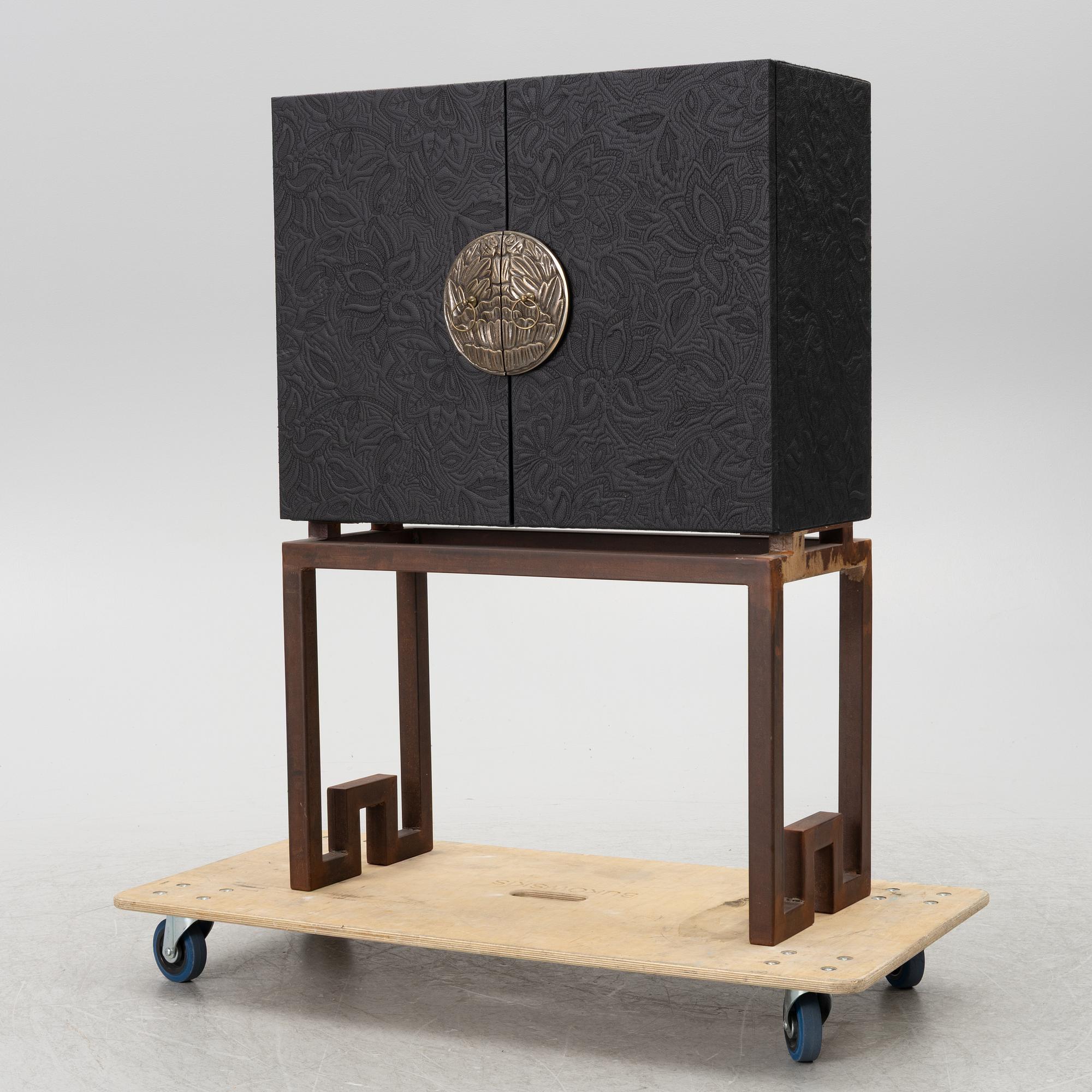 Cabinet, DIS, 2000s.