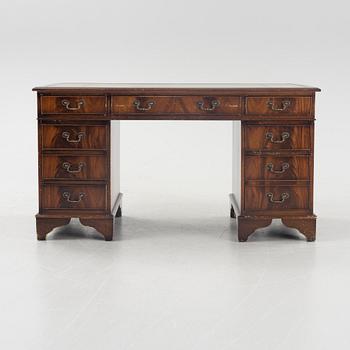 Skrivbord, engelskt, 1900-talets andra hälft.