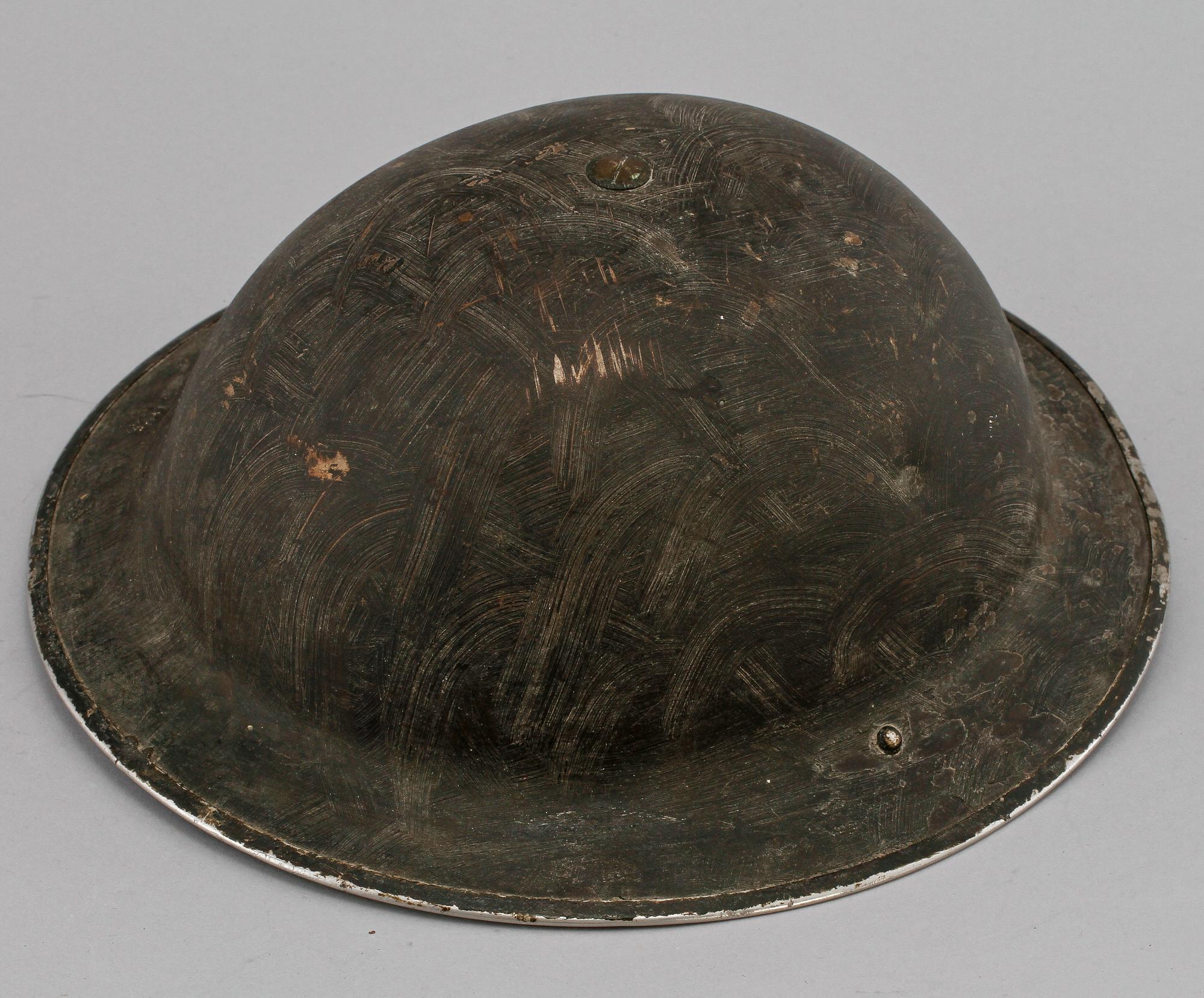 HJÄLM, England, 1900-talets första hälft.