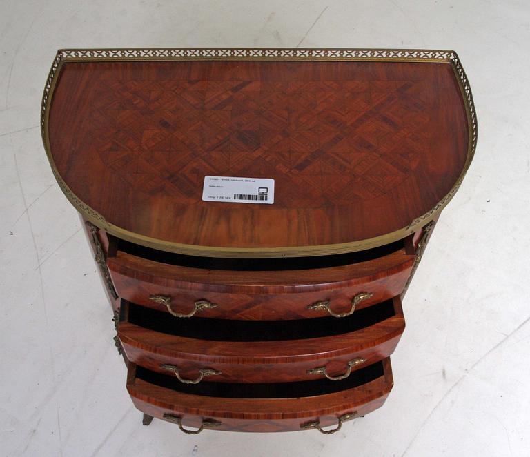 BYRÅ, rokokostil, 1900-tal.